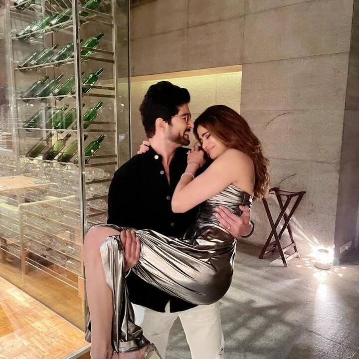 बिग बॉस ओटीटी के दौरान शमिता और राकेश के बीच बहुत झगड़े होते थे. शमिता को डॉमिनेटिंग होने का टैग तक मिल गया था, एक्ट्रेस ने खुद कहा था कि जिससे वो प्यार करती हैं उसके लिए वो बहुत पज़ेसिव होती हैं.