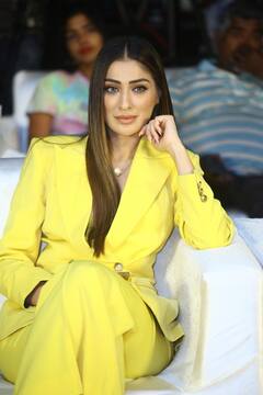 ‘కామన్ మ్యాన్ ప్రపంచంకో అచ్చ కర్నేకే లియే’.. ఇద్దరు భామ్మలతో ‘ది లెజండ్’ శరవణన్ ‘పాన్’ స్పీచ్!