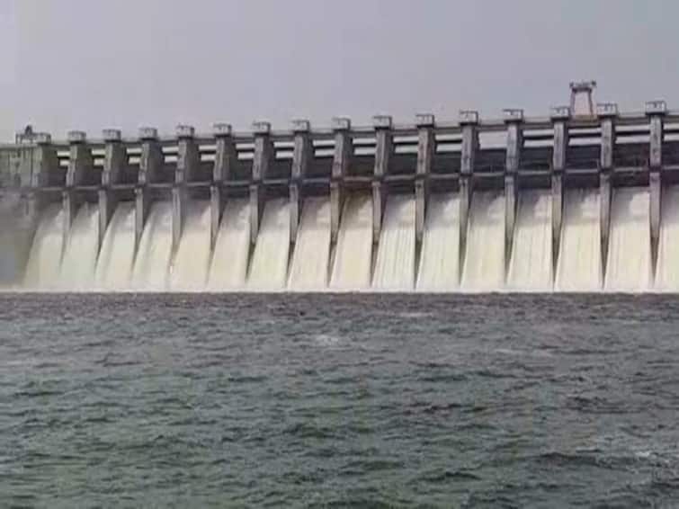 maharashtra News Aurangabad News Increased discharge of water from Jayakwadi Jayakwadi: जायकवाडीतील पाण्याचा विसर्ग वाढवला; नदी काठच्या गावांना सतर्कतेचा इशारा