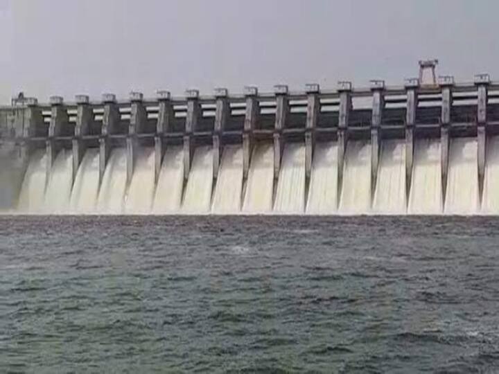maharashtra News Aurangabad News Discharge from Jayakwadi dam increased vigilance warning to riverside villages Aurangabad: जायकवाडी धरणातून विसर्ग वाढवला, नदी काठच्या गावांना सतर्कतेचा इशारा