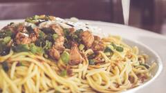Chicken Fried Noodles: বাড়িতেই চিকেন ফ্রায়েড চাউমিন বানিয়ে তাক লাগান সবাইকে