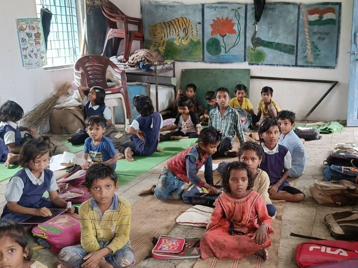 up news ABP Ganga news, CM office ask report for not getting books in schools ann UP News: एबीपी गंगा की खबर का असर, स्कूलों में किताबें नहीं मिलने पर सीएम दफ्तर ने किया जवाब तलब