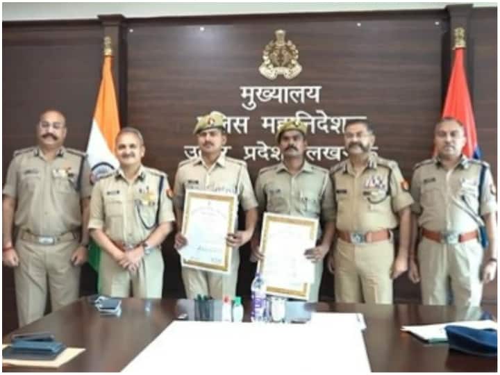 UP Police constables rescued devotees drowning in river, DGP honored