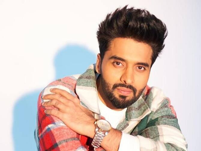 Jackky Bhagnani To Pay Tribute To Indian Airforce With His Next Film