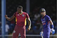 અક્ષર પટેલના પરફોર્મન્સ પર ડ્રેસિંગ રૂમમાં શાનદાર ઉજવણી, શ્રેયસ ઐય્યરે કર્યો ડાન્સ, જુઓ PICS