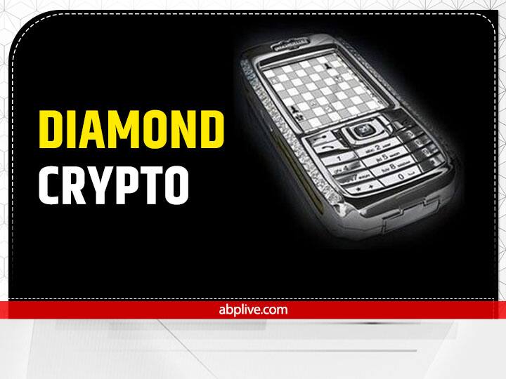 Diamond Crypto फोन करोड़ों की कीमत में आता है. इसे ऑस्ट्रिया के ज्वैलर पीटर एलिसन और रूस की फर्म जेएससी एंकॉर्ट ने तैयार किया है. इस फोन के किनारों पर 50 डायमंड लगे हुए हैं. इसमें 5 नीले डायमंड भी लगाए गए हैं. इसका लोगो 18 कैरेट गोल्ड से बनाया गया है. इस फोन की कीमत 9.3 करोड़ के आसपास है. इस फोन को खासतौर पर रूस के टायकून के लिए तैयार किया गया था. इस फोन में High Level Encryption भी दिया गया है.