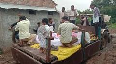 Gujarat Hooch Tragedy: રોજીદ ગામમાં લઠ્ઠાકાંડના મૃતકોની આ રીતે નીકળી અંતિમ યાત્રા, જુઓ તસવીરો