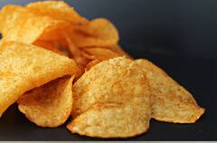 Potato Chips: বাড়িতে আলুর চিপস তৈরির সবথেকে সহজ পদ্ধতিটা জানা আছে?