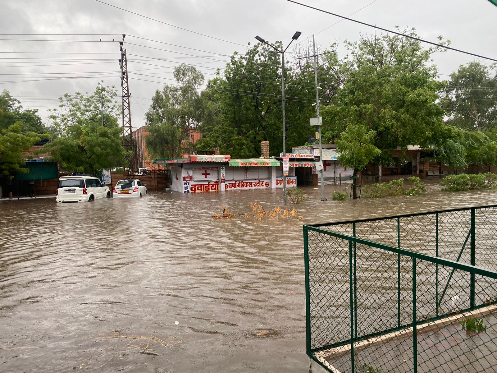 Jodhpur Weather News: जोधपुर में बारिश के बाद बढ़ा लोगों का संकट, रेलवे ट्रैक पर भरा पानी, रद्द की गईं ये ट्रेनें, देखें लिस्ट