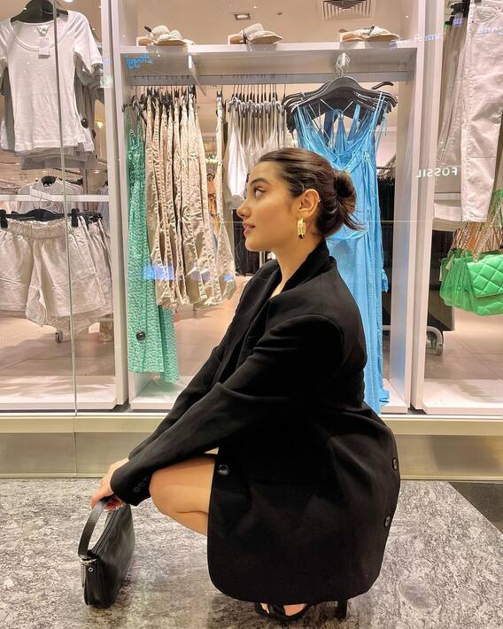 Asfi Javed And Dolly Javed Glamarous Photos Urfi Javed Sisters Steal