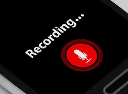 Call Recording Punishment: જો તમે કોઈની ઈચ્છા વિરુદ્ધ જઈને તેનો કોલ રેકોર્ડ કરો છો. તો આવા મામલામાં તમારી સામે ફરિયાદ પણ દાખલ થઈ શકે છે. જાણો કાયદો શું કહે છે.