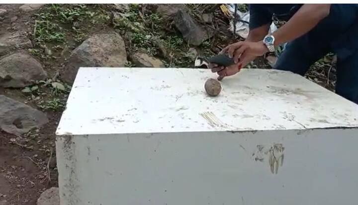 वेली तालुक्यातील मांजरी खुर्द येथे स्मशान भुमी शेजारी आण्णासाहेब मगर विद्यालयाच्या उजव्या बाजुला बाॅब सदृश वस्तु अभिमान रोहीदास गायकवाड यांच्या निदर्शनास आली.