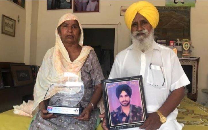 Kargil Martyr Pradeep went to fight the enemy in Kargil, wedding preparations were going on at home ਛੁੱਟੀ ਮਨਜੂਰ ਹੋਣ ਤੋਂ ਬਾਅਦ ਵੀ ਕਾਰਗਿਲ 'ਚ ਦੁਸ਼ਮਣ ਨਾਲ ਲੜਨ ਗਿਆ ਪ੍ਰਦੀਪ , ਘਰ ਚੱਲ ਰਹੀਆਂ ਸੀ ਵਿਆਹ ਦੀਆਂ ਤਿਆਰੀਆਂ