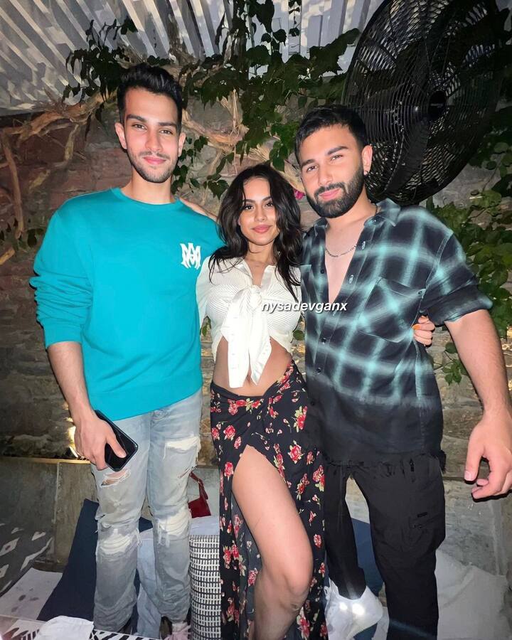 न्यासा इन दिनों अपने यूरोप ट्रिप को लेकर काफी सुर्खियों में हैं. वहां अपने दोस्तों के साथ क्वालिटी टाइम बिता रही हैं.