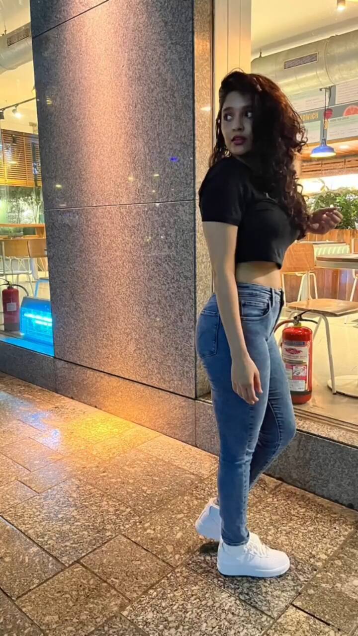 இவ டேட்டிங்காக டின்னர் போன ஸ்டார்டர் நான் தானே!