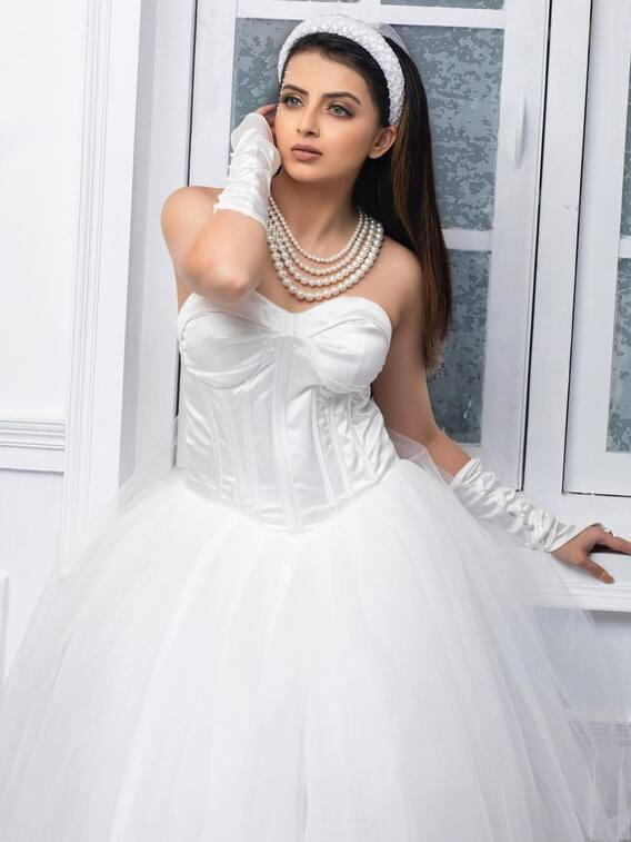 इश्कबाज़ की सीधी-साधी गौरी का ग्लैमरस अंदाज