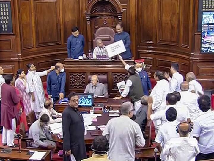 Parliament Session 2022 after suspension Rajya sabha MPs thrown paper at the Deputy Speaker ann Parliament Session 2022: निलंबन के बाद भी सदन में बैठे रहे सांसद, उपसभापति पर फेंका कागज का टुकड़ा