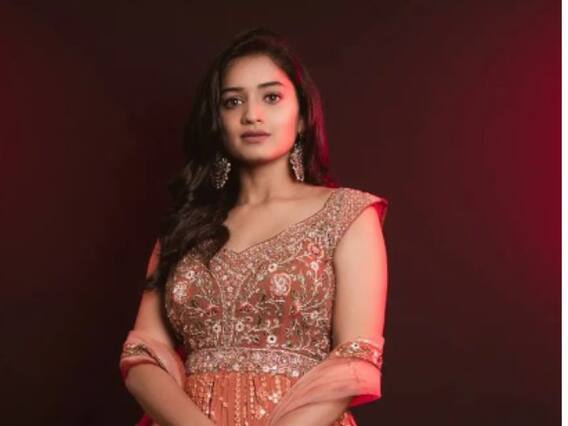 हृताचा दुर्गुळेचा मनमोहक अंदाज