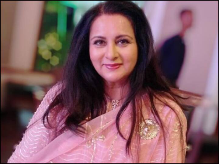 bollywood actress poonam dhillon will grace reality show superstar singer 2 evergreen diva will join as guest जल्द टीवी पर नजर आएंगी बॉलीवुड की एवरग्रीन एक्ट्रेस Poonam Dhillon, इस शो से मिला बुलावा