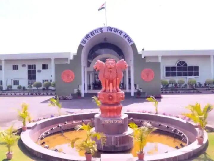 Chhattisgarh Monsoon Session uproar over teachers recruitment in Assembly ANN Chhattisgarh Assembly: शिक्षक भर्ती के मुद्दे पर छत्तीसगढ़ विधानसभा में हंगामा, स्कूल शिक्षा मंत्री के जवाब से भड़का विपक्ष 