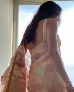 Andrea Jeremiah Photos: చీరకట్టులో ఆండ్రియా వయ్యారం