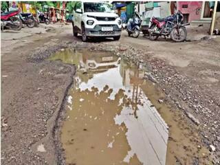 Aurangabad: खड्डे किती खड्डे किती कंबर लचकली! पाउस पडताच औरंगाबाद प्रशासनाची पोलखोल