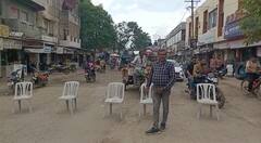 Rajkot: ધોરાજીના વેપારીઓએ ખરાબ રોડ રસ્તાથી ત્રાહિમામ પોકારી આ રીતે કર્યો વિરોધ, જુઓ તસવીરો