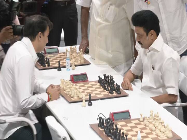 Chess Olympiad 2022 Chennai TN CM Mk Stalin Plays Chess with AICF President Sanjay Kapoor See Pic Chess Olympiad 2022: செஸ் ஒலிம்பியாட் போட்டிகள் ஏற்பாடுகளை பார்வையிட்டு செஸ் விளையாடிய முதலமைச்சர் ஸ்டாலின்!