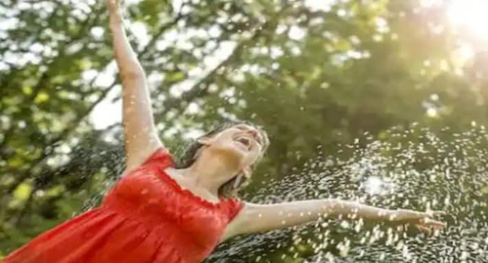 Bathe in the rain is beneficial for health Rain Bathe Benefits : વરસાદમાં ભીંજાશો તો શરીરને થશે આ અદભૂત ફાયદા