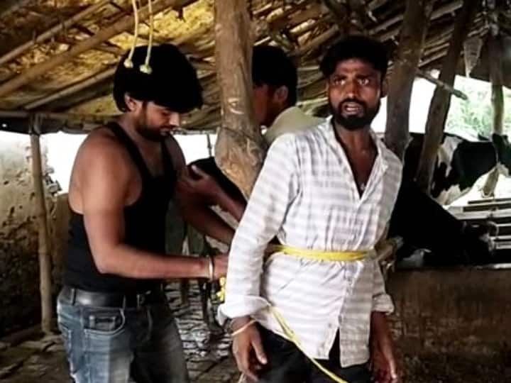 Gopalganj News: Two youths were tied and beaten up overnight in Gopalganj Bihar Video Viral ann Gopalganj News: गोपालगंज में दो युवकों को खंभे से बांधकर पीटा, काम होने से पहले ही पकड़े गए और फिर...