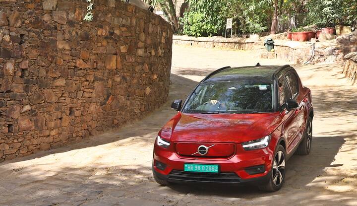 XC40 रिचार्ज एक 11kW वॉल-बॉक्स चार्जरसह येईल; कारवर तीन वर्षांची वॉरंटी आणि बॅटरीवर आठ वर्षांची वॉरंटी देण्यात आली आहे.