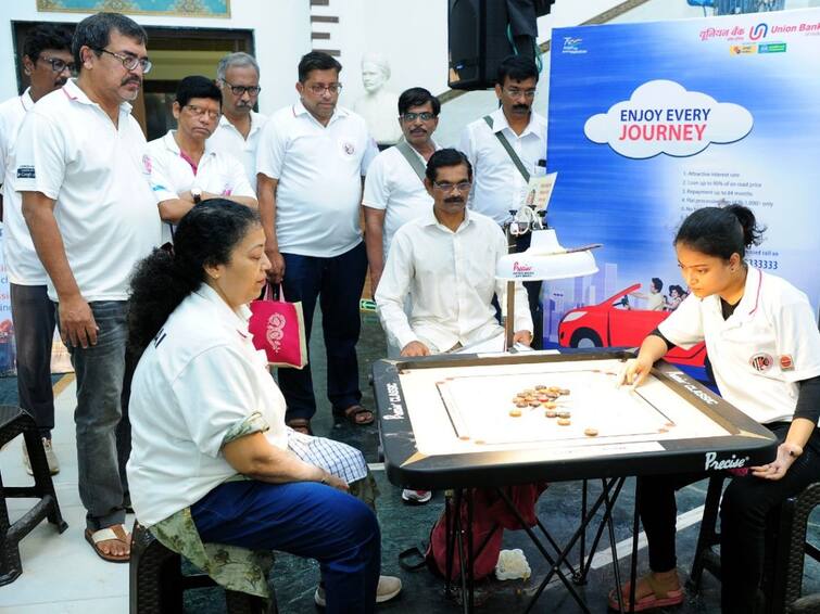 30th Senior Mumbai District Championship Carrom Tournament Mohammad Ghufran wins mens category and Kajal Kumari wins womens category Carrom Championship : 30 व्या वरिष्ठ मुंबई जिल्हा अजिंक्यपद कॅरम स्पर्धेत पुरुषांमध्ये महम्मद घुफ्रान, तर महिला गटात काजल कुमारी विजयी