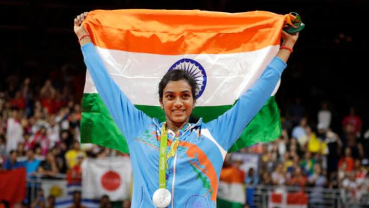 PV Sindhu to be flagbearer at CWG 2022 after Neeraj Chopra pulls out of showpiece event Commonwealth Games 2022: ছিটকে গিয়েছেন নীরজ, ফের ভারতের পতাকা বাহক হচ্ছেন সিন্ধু