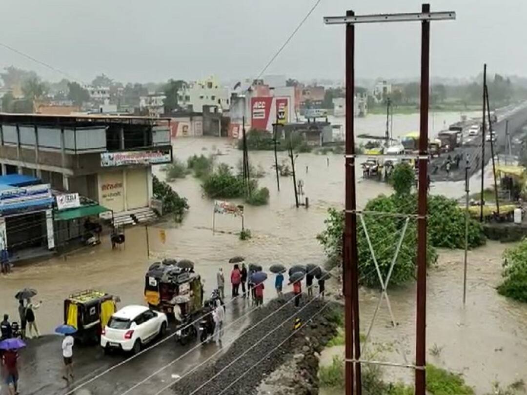 Nanded Rain News Heavy rain in Nanded district, water entered many houses Nanded Rain : नांदेड जिल्ह्यात मुसळधार पाऊस, अनेक घरांमध्ये शिरलं पाणी, शेती पिकांनाही मोठा फटका