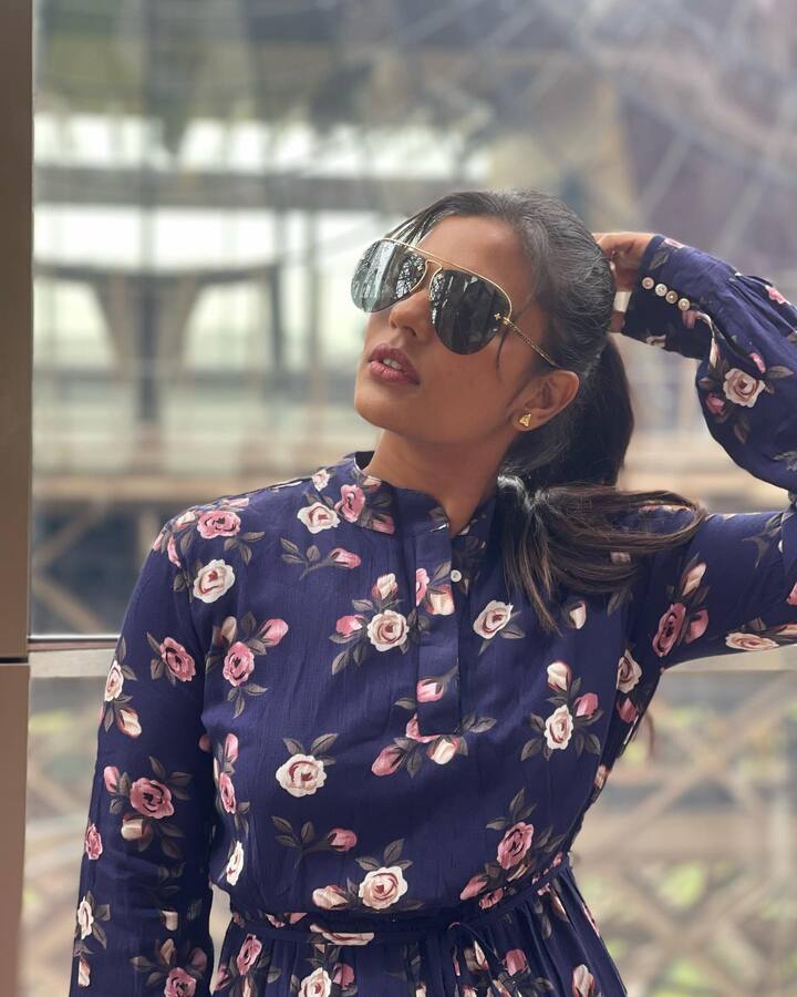 సహజనటిగా పేరు తెచ్చుకుంది ఐశ్వర్యా రాజేష్. తెలుగు, తమిళంలో సినిమాలు చేస్తూ బిజీగా ఉంది. -Image Credit: Aishwarya Rajesh/Instagram