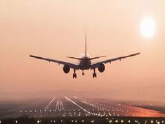 மலேசியா செல்லும் விமானத்தில் திடீர் எந்திரக் கோளாறு..! திடீரென ரத்தானதால் பயணிகள் அவதி..!