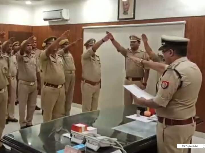up news bareilly IG administered oath to policemen posted in his office to not take drugs ann Bareilly News: नशा मु्क्ति के लिए आईजी की बड़ी पहल, दफ्तर में तैनात पुलिसकर्मियों को दिलाई नशा न करने की शपथ