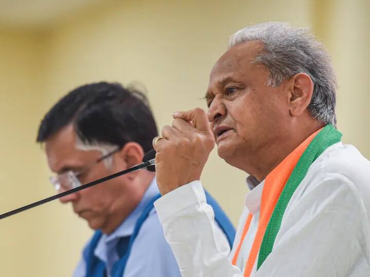 Sonia Gandhi ED Interrogation: 'बीमार सोनिया गांधी की सेहत के साथ खेला जा रहा है', ईडी की पूछताछ को लेकर कांग्रेस ने की प्रेस कॉन्फ्रेंस Sonia Gandhi ED Interrogation Case Congress Press Conference at AICC HQ in Delhi Live Sonia Gandhi ED Interrogation: 'बीमार सोनिया गांधी की सेहत के साथ खेला जा रहा है', ईडी की पूछताछ को लेकर कांग्रेस ने की प्रेस कॉन्फ्रेंस