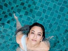 PHOTO: कृती खरबंदावर चढला बोल्डनेसचा रंग, स्विमिंग पूलमध्ये दिसतेय हॉट!