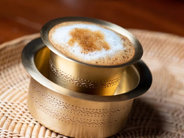 Coffee : ஒரு நாளைக்கு 4 கப் குடிச்சா இப்படி நடக்கும்னு சொல்றாங்க மக்களே.. காபி காதலர்கள் கவனத்துக்கு..