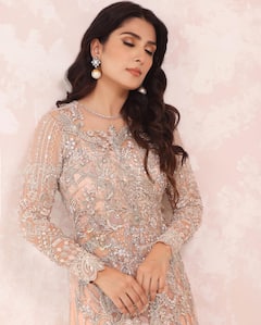 Ayeza Khan बनीं पाकिस्तान की सबसे ज्यादा फॉलो की जाने वाली पाकिस्तानी सेलिब्रिटी, दो बच्चों की मां दिखती हैं चांद सी हसीन