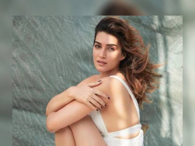 Happy Birthday Kriti Sanon know about her career journey Happy Birthday Kriti Sanon : दाक्षिणात्य चित्रपटातून करिअरची सुरुवात करणारी बॉलिवूडची ‘परम सुंदरी’, वाचा अभिनेत्री क्रिती सेननबद्दल...