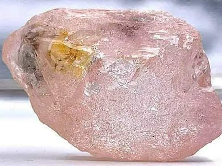 Rare Pure Pink Diamond The Lulo Rose Largest Diamond Found In 300 Years Unearthed In Angola Know Details Rare Pink Diamond: 300 ஆண்டுகளில் தோண்டி எடுக்கப்பட்ட மிகப்பெரிய பிங்க் நிற வைரம்... அங்கோலா சுரங்கத்தில் கண்டெடுப்பு!