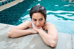 PHOTO: कृती खरबंदावर चढला बोल्डनेसचा रंग, स्विमिंग पूलमध्ये दिसतेय हॉट!