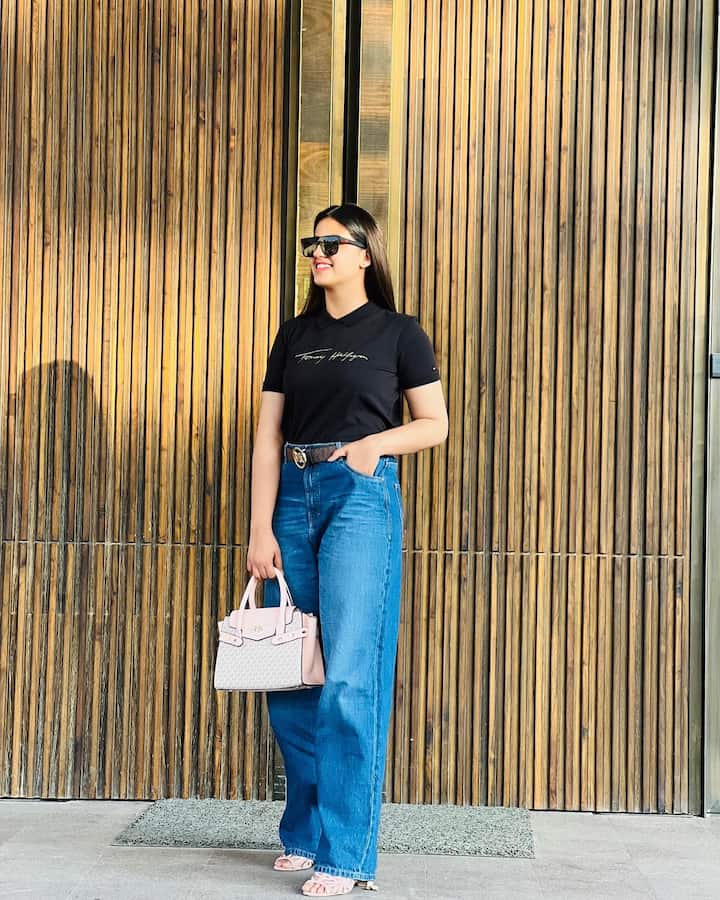 ये तस्वीरें प्रांजल दहिया ने अपने इंस्टाग्राम अकाउंट पर शेयर की हैं. जिसमें वो कैजुअल लुक में नजर आ रही हैं.