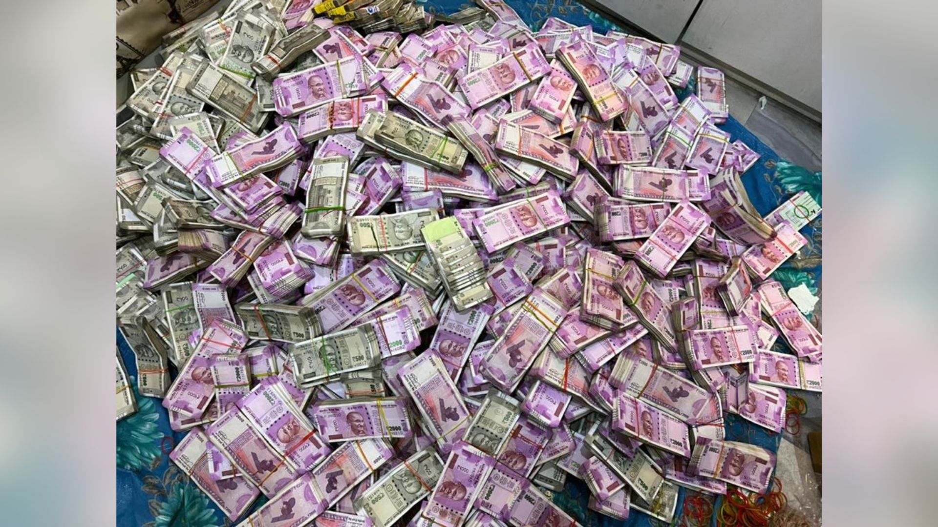 Arpita Mukherjee: অর্পিতার বেলঘরিয়ার ফ্ল্যাট থেকে উদ্ধার ১৫ কোটিরও বেশি টাকা, ৩ কেজি সোনা