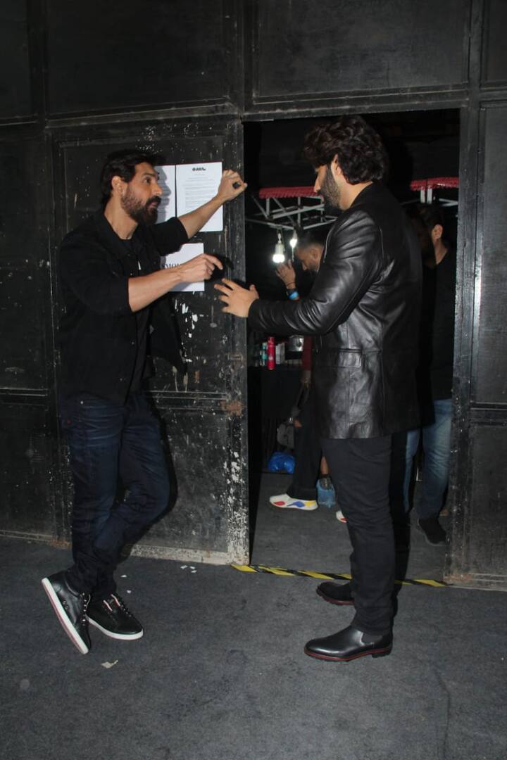 अब वाकई में जॉन अब्राहम और अर्जुन कपूर के बीच कोई विवाद है या नहीं, ये तो वो ही दोनों बता सकते हैं. वैसे प्रमोशन से दूर रहने का कारण जॉन ने बताया कि वह कहीं और बिजी थे.