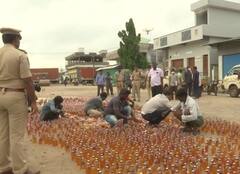 અહીં પોલીસે 2 કરોડના દારૂ પર ફેરવી દીધું રોલર, જુઓ તસવીરો