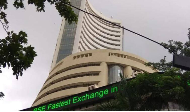 Stock Market Today : Sensex climbs 200 points, Nifty above 16,500 as realty and pharma gain Stock Market Today: ਸੈਂਸੈਕਸ 200 ਅੰਕ ਚੜ੍ਹਿਆ, ਨਿਫਟੀ 16,500 ਤੋਂ ਉੱਪਰ