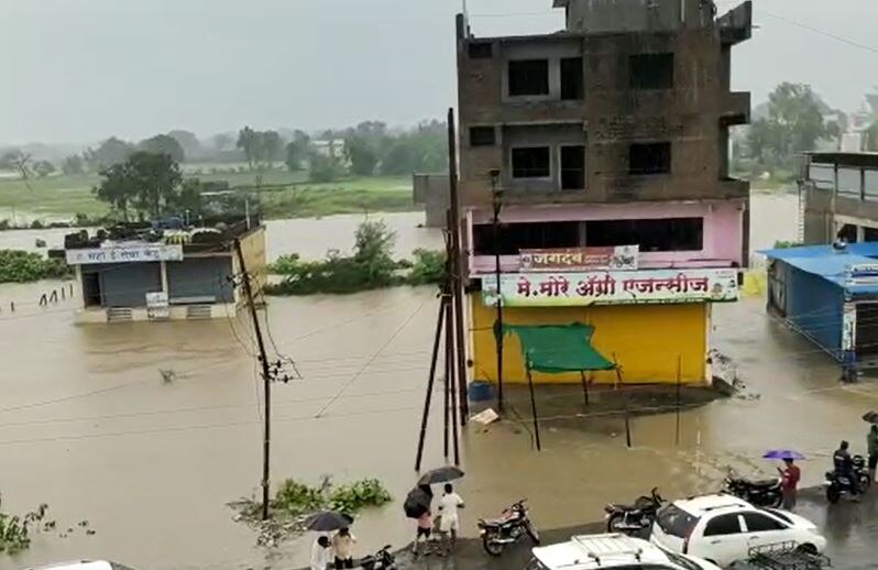 Nanded Rain : नांदेड जिल्ह्यात मुसळधार पाऊस, अनेक घरांमध्ये शिरलं पाणी, शेती पिकांनाही मोठा फटका